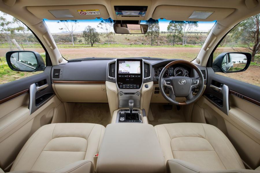 Торпедо Toyota Land Cruiser 200 VX (UZJ200) 2015 года  (AU) (фото 6 из 11)